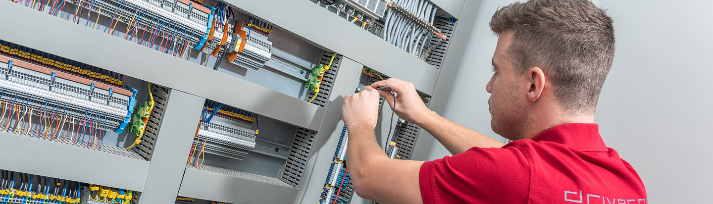 Electrical installation in a control cabinet.